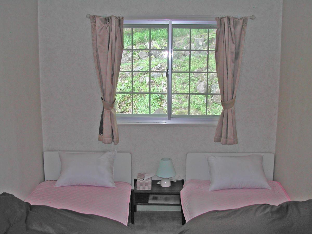 Pension Pilatus 2 Nagano Bagian luar foto